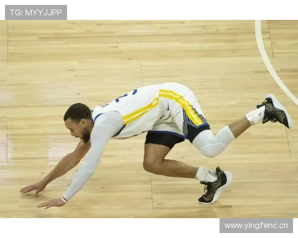 贾巴尔低位单打主导内线，胜过库里外线制造空间